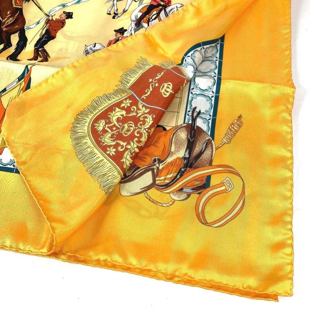 HERMES White Silk Scarf - Picture 13 of 14